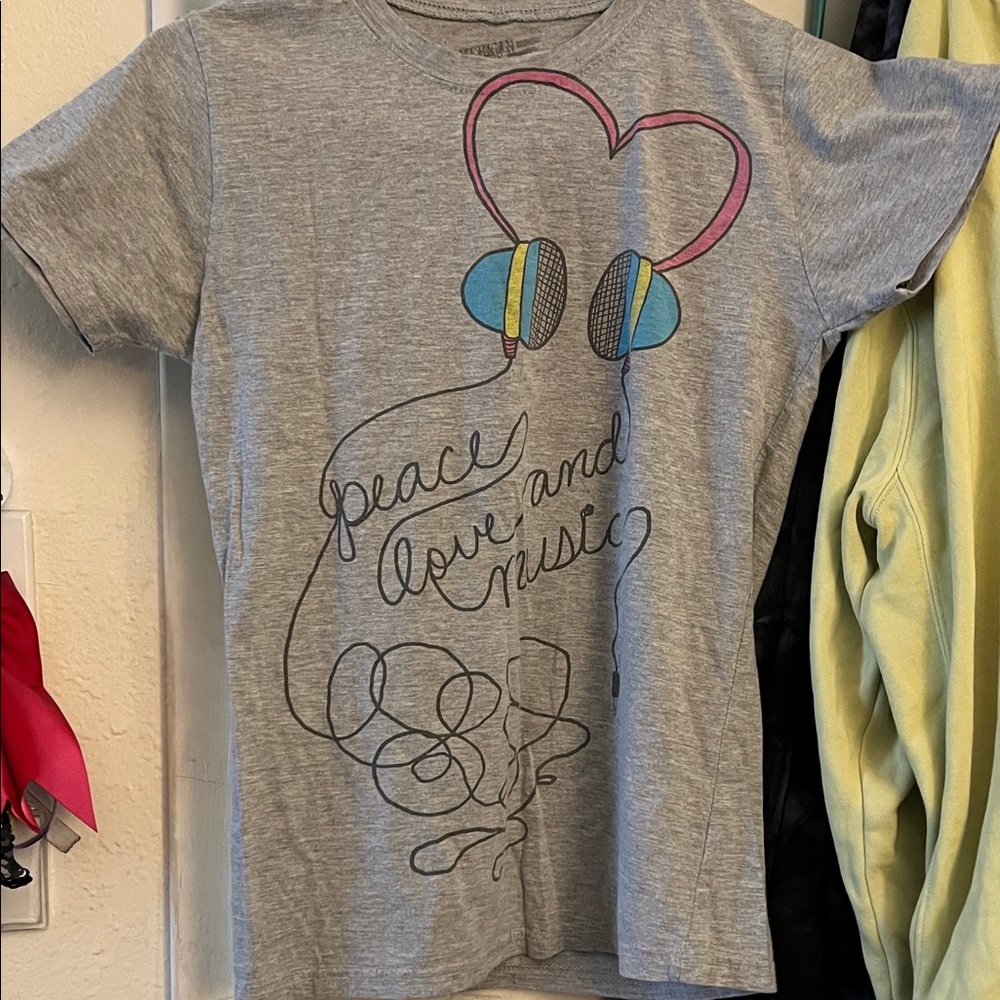 Gray Kids Shirt with Headphone Design